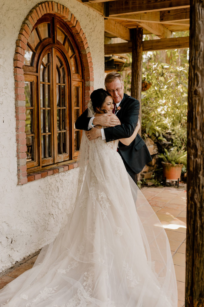 bride and dad hugging at Hacienda Siesta Alegre
