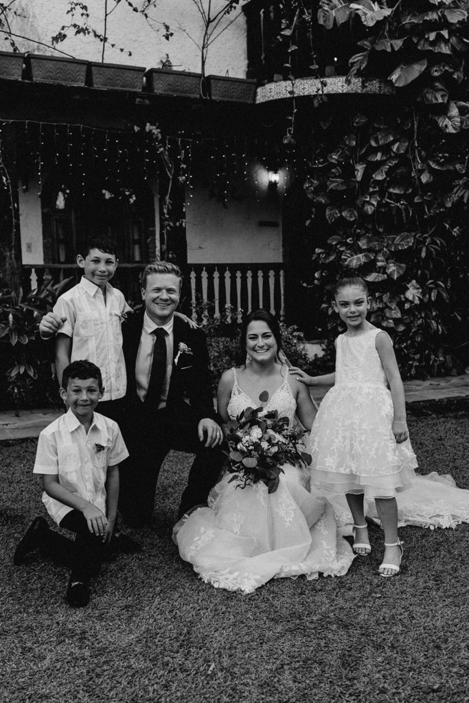 bride and groom picture with kids at Hacienda Siesta Alegre