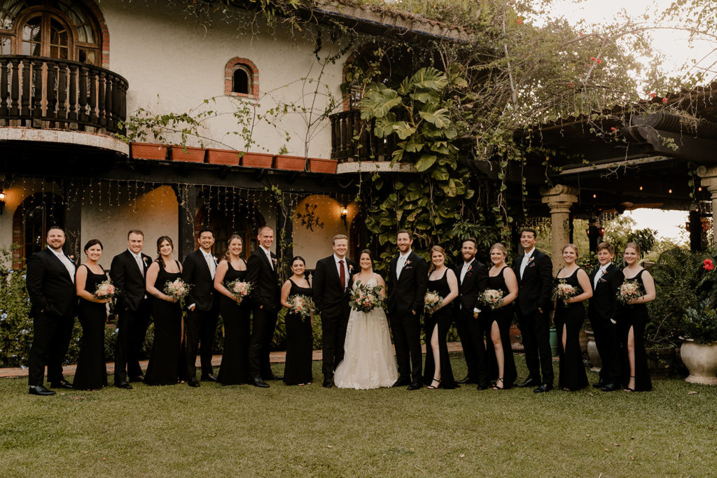 bride and groom full bridal party picture at Hacienda Siesta Alegre venue
