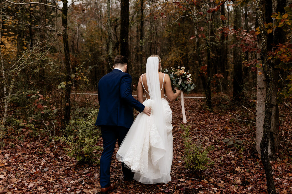 autumn-forest-wedding-couple.